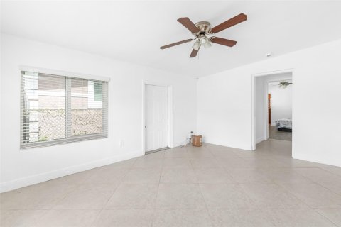 Casa en venta en Pembroke Pines, Florida, 3 dormitorios, 157.28 m2 № 1222555 - foto 12