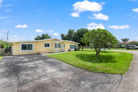 Casa en venta en Pembroke Pines, Florida, 3 dormitorios, 157.28 m2 № 1222555 - foto 25