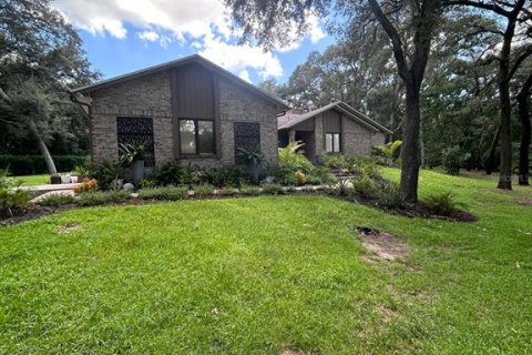 House in Winter Garden, Florida 5 bedrooms, 313.08 sq.m. № 1320570 - photo 1