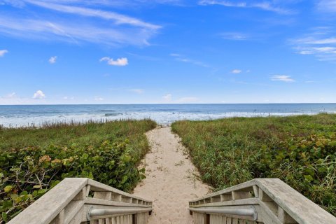 Copropriété à vendre à Hutchinson Island South, Floride: 3 chambres, 261.71 m2 № 888063 - photo 9