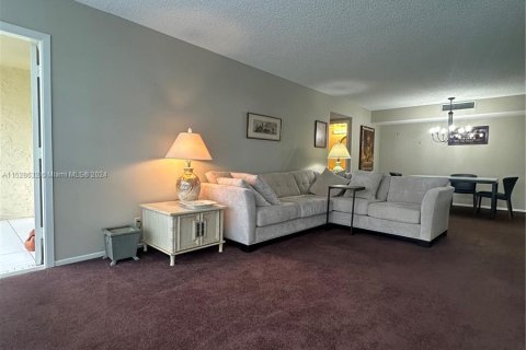 Copropriété à vendre à Hallandale Beach, Floride: 2 chambres, 112.41 m2 № 993875 - photo 7