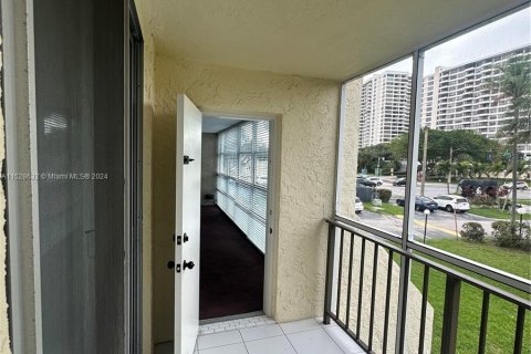 Condominio en venta en Hallandale Beach, Florida, 2 dormitorios, 112.41 m2 № 993875 - foto 13