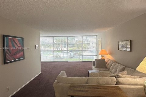 Copropriété à vendre à Hallandale Beach, Floride: 2 chambres, 112.41 m2 № 993875 - photo 16