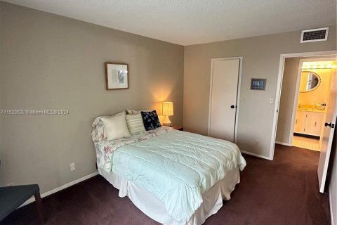 Condominio en venta en Hallandale Beach, Florida, 2 dormitorios, 112.41 m2 № 993875 - foto 19