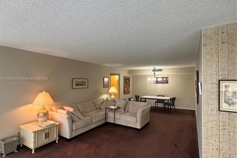 Condominio en venta en Hallandale Beach, Florida, 2 dormitorios, 112.41 m2 № 993875 - foto 9