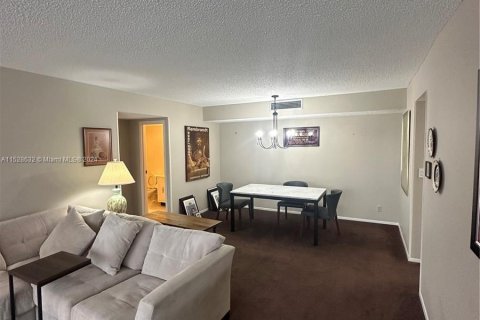 Condominio en venta en Hallandale Beach, Florida, 2 dormitorios, 112.41 m2 № 993875 - foto 17