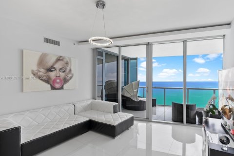 Condo in Sunny Isles Beach, Florida, 2 bedrooms  № 1372907 - photo 10