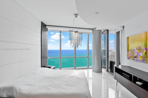 Condo in Sunny Isles Beach, Florida, 2 bedrooms  № 1372907 - photo 24