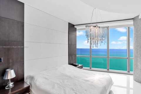 Condo in Sunny Isles Beach, Florida, 2 bedrooms  № 1372907 - photo 23