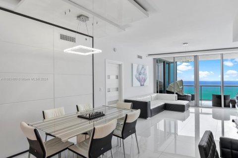 Condominio en venta en Sunny Isles Beach, Florida, 2 dormitorios, 138.15 m2 № 1372907 - foto 3