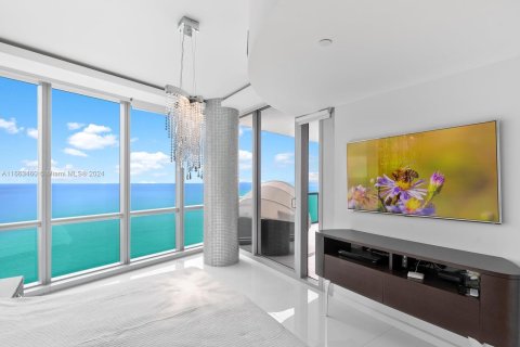 Condo in Sunny Isles Beach, Florida, 2 bedrooms  № 1372907 - photo 25