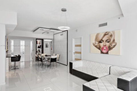 Condominio en venta en Sunny Isles Beach, Florida, 2 dormitorios, 138.15 m2 № 1372907 - foto 6