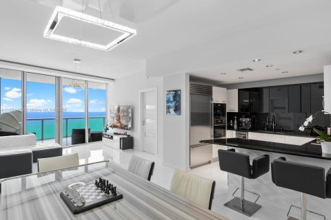 Condominio en venta en Sunny Isles Beach, Florida, 2 dormitorios, 138.15 m2 № 1372907 - foto 5