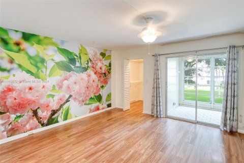 Condo in Coconut Creek, Florida, 2 bedrooms  № 1327479 - photo 19