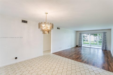 Copropriété à vendre à Coconut Creek, Floride: 2 chambres, 107.4 m2 № 1327479 - photo 6