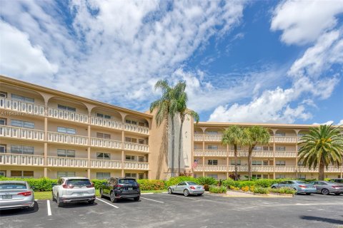 Condominio en venta en Coconut Creek, Florida, 2 dormitorios, 107.4 m2 № 1327479 - foto 2