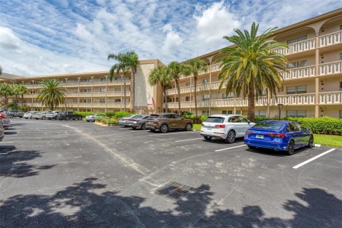 Condominio en venta en Coconut Creek, Florida, 2 dormitorios, 107.4 m2 № 1327479 - foto 25