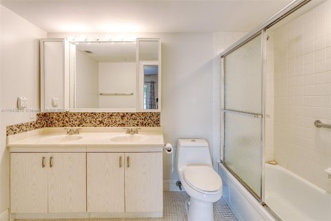 Condo in Coconut Creek, Florida, 2 bedrooms  № 1327479 - photo 22