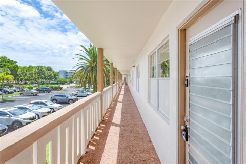 Condo in Coconut Creek, Florida, 2 bedrooms  № 1327479 - photo 4