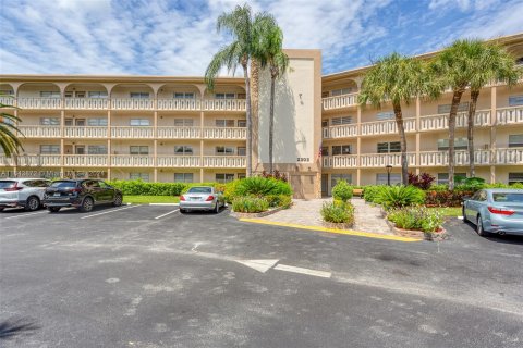 Condo in Coconut Creek, Florida, 2 bedrooms  № 1327479 - photo 23