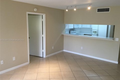 Condominio en venta en Hollywood, Florida, 2 dormitorios, 80.55 m2 № 1236135 - foto 2