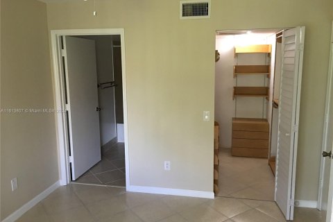 Купить кондоминиум в Холливуд, Флорида 2 спальни, 80.55м2, № 1236135 - фото 3