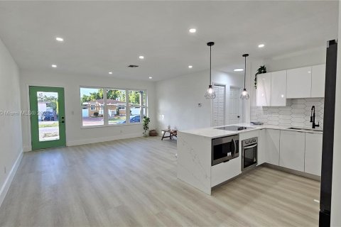 Casa en venta en North Miami Beach, Florida, 3 dormitorios, 101.73 m2 № 1412262 - foto 11