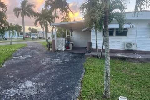 House in Davie, Florida 3 bedrooms № 1412215 - photo 2