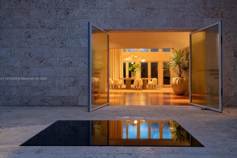 Villa ou maison à vendre à Miami Beach, Floride: 6 chambres, 558.44 m2 № 866049 - photo 2