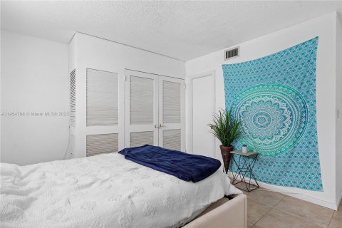 Condo in Lauderdale-by-the-Sea, Florida, 1 bedroom  № 727855 - photo 18
