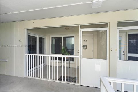 Condo in Lauderdale-by-the-Sea, Florida, 1 bedroom  № 727855 - photo 2