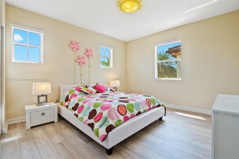 Casa en venta en Doral, Florida, 5 dormitorios, 301 m2 № 732568 - foto 29