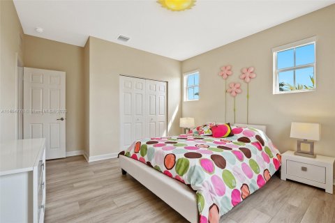 Casa en venta en Doral, Florida, 5 dormitorios, 301 m2 № 732568 - foto 30