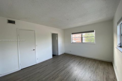 Copropriété à vendre à Hallandale Beach, Floride: 2 chambres, 89.19 m2 № 1387953 - photo 26