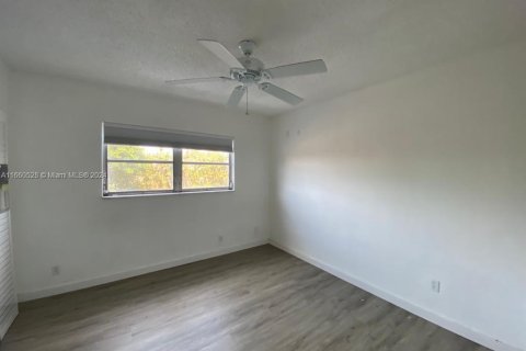 Copropriété à vendre à Hallandale Beach, Floride: 2 chambres, 89.19 m2 № 1387953 - photo 20