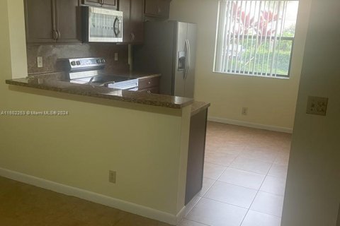 Condo in Coral Springs, Florida, 2 bedrooms  № 1272572 - photo 10