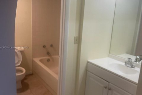 Condo in Coral Springs, Florida, 2 bedrooms  № 1272572 - photo 11