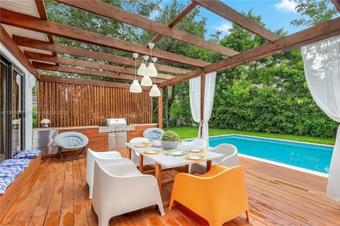 Villa ou maison à vendre à Miami Shores, Floride: 5 chambres, 233.28 m2 № 537417 - photo 18