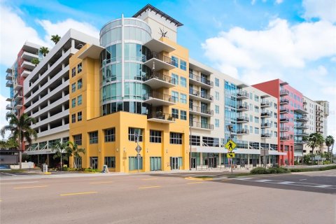 Condo in Tampa, Florida, 2 bedrooms  № 1347412 - photo 1