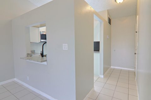 Condominio en venta en Pompano Beach, Florida, 2 dormitorios, 81.75 m2 № 1155931 - foto 17