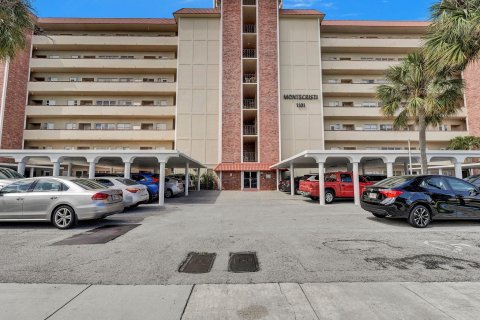 Condo in Deerfield Beach, Florida, 1 bedroom  № 1097860 - photo 12