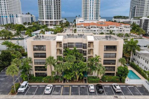 Copropriété à vendre à Fort Lauderdale, Floride: 2 chambres, 117.61 m2 № 28928 - photo 1