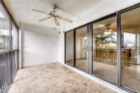 Copropriété à vendre à Fort Lauderdale, Floride: 2 chambres, 117.61 m2 № 28928 - photo 11
