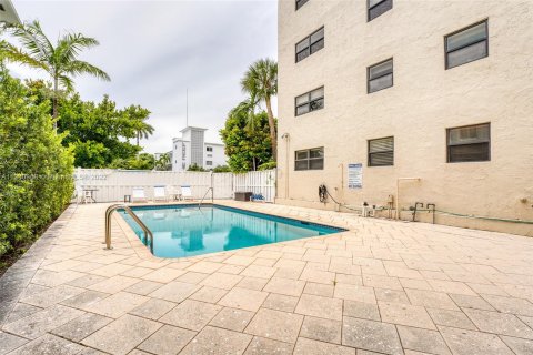 Condominio en venta en Fort Lauderdale, Florida, 2 dormitorios, 117.61 m2 № 28928 - foto 3