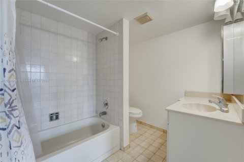 Condominio en venta en Fort Lauderdale, Florida, 2 dormitorios, 117.61 m2 № 28928 - foto 28
