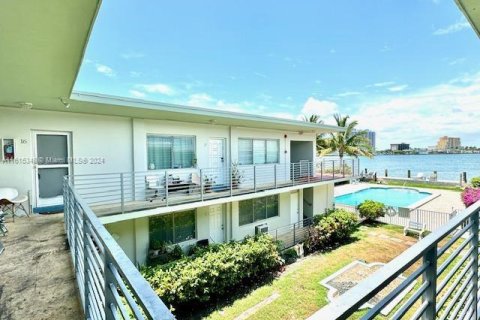 Condo in Miami Beach, Florida, 1 bedroom  № 1236999 - photo 2