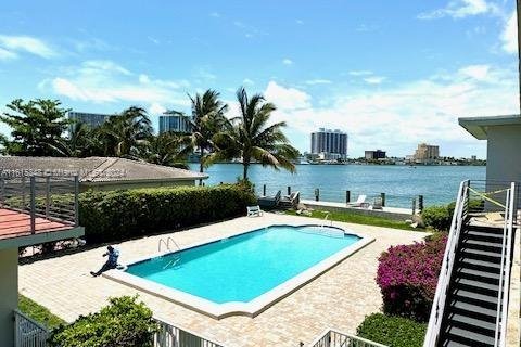 Condo in Miami Beach, Florida, 1 bedroom  № 1236999 - photo 9