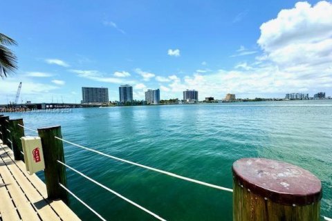 Condo in Miami Beach, Florida, 1 bedroom  № 1236999 - photo 13