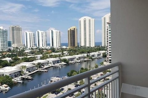 Condominio en venta en Sunny Isles Beach, Florida, 1 dormitorio, 64.57 m2 № 958979 - foto 2