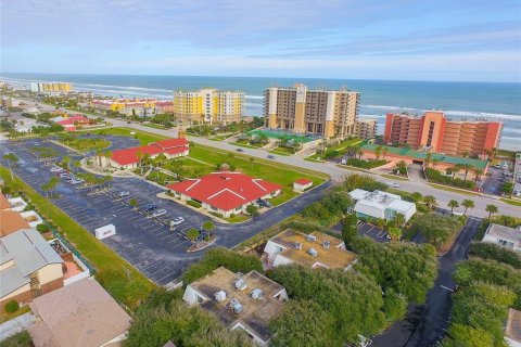 Townhouse in New Smyrna Beach, Florida 2 bedrooms, 110.37 sq.m. № 1339839 - photo 11